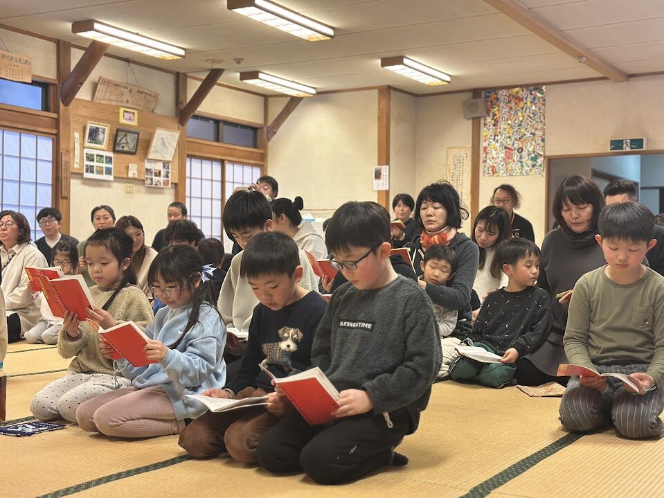 大きな声で正信偈が勤まりました